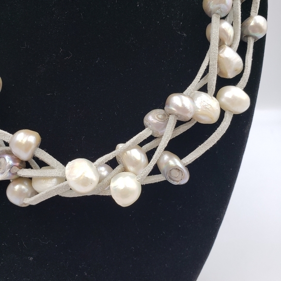 Freshwater Pearls on Suede Necklace Choker Grey Iridescent White 4 Strands - Picture 7 of 14